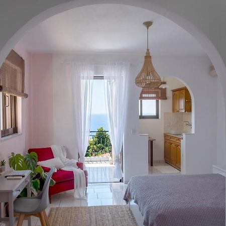 Pefkides Aegina Boutique Apartments Agía Marína Exterior foto