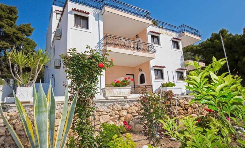 Pefkides Aegina Boutique Apartments Agía Marína Exterior foto